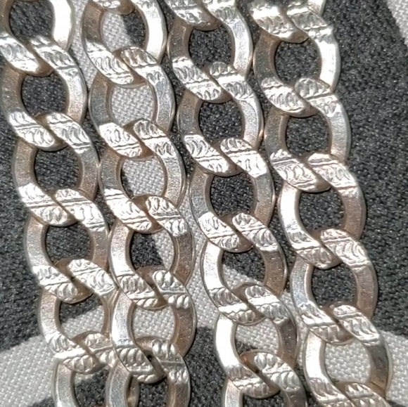 22" diamond cut Cuban curb chain - Picture 2 of 3